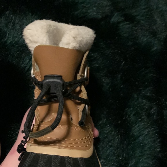 Sorel Children’s Yoot PAC TP Boot (needs new lace on right boot) - Picture 8 of 13